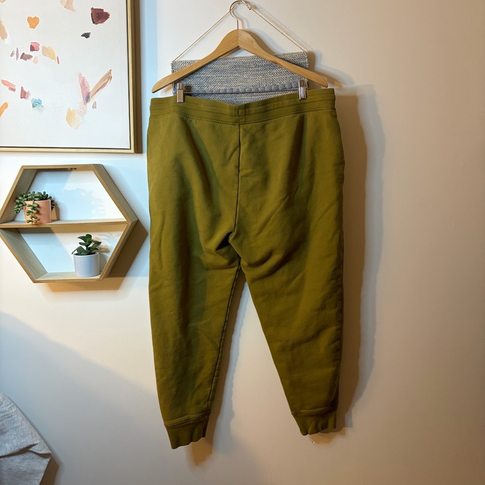 Girlfriend Collective Sweatsuit size 8- see measurements - Picture 7 of 8